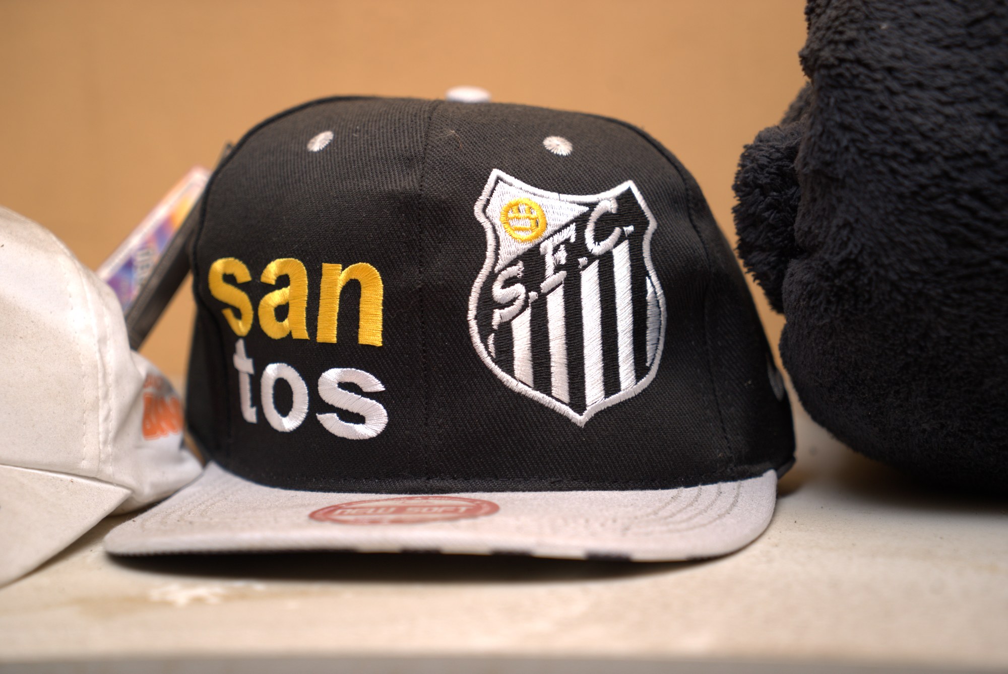 Boné Santos FC Snapback Preto — SANTOS Bordado em Dourado